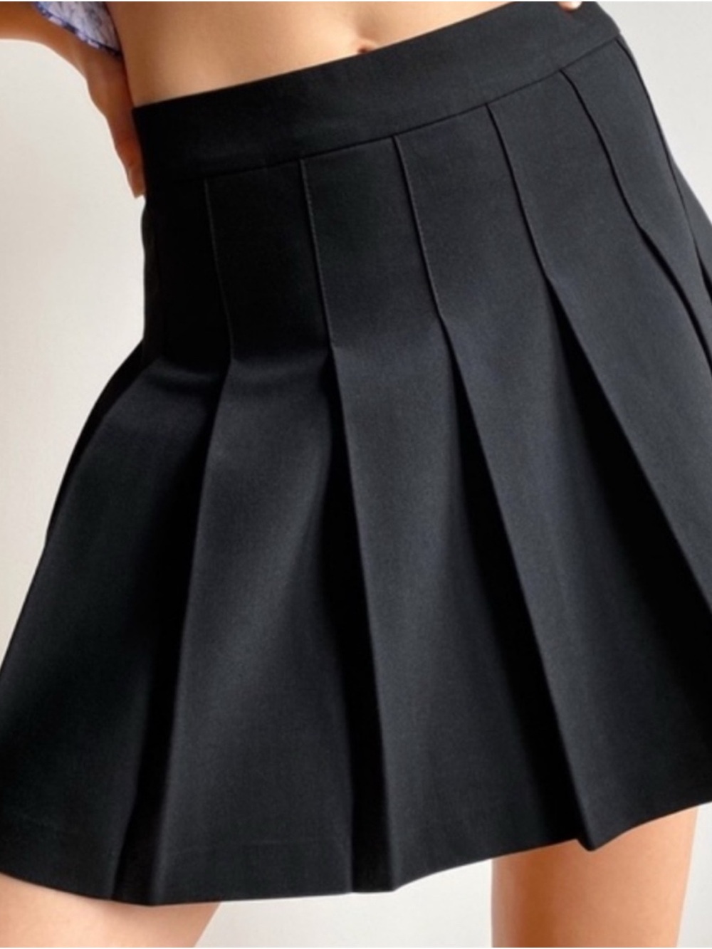 🖤 ARITZIA Sz 10 Black Pleated Mini Skirt Sunday Best